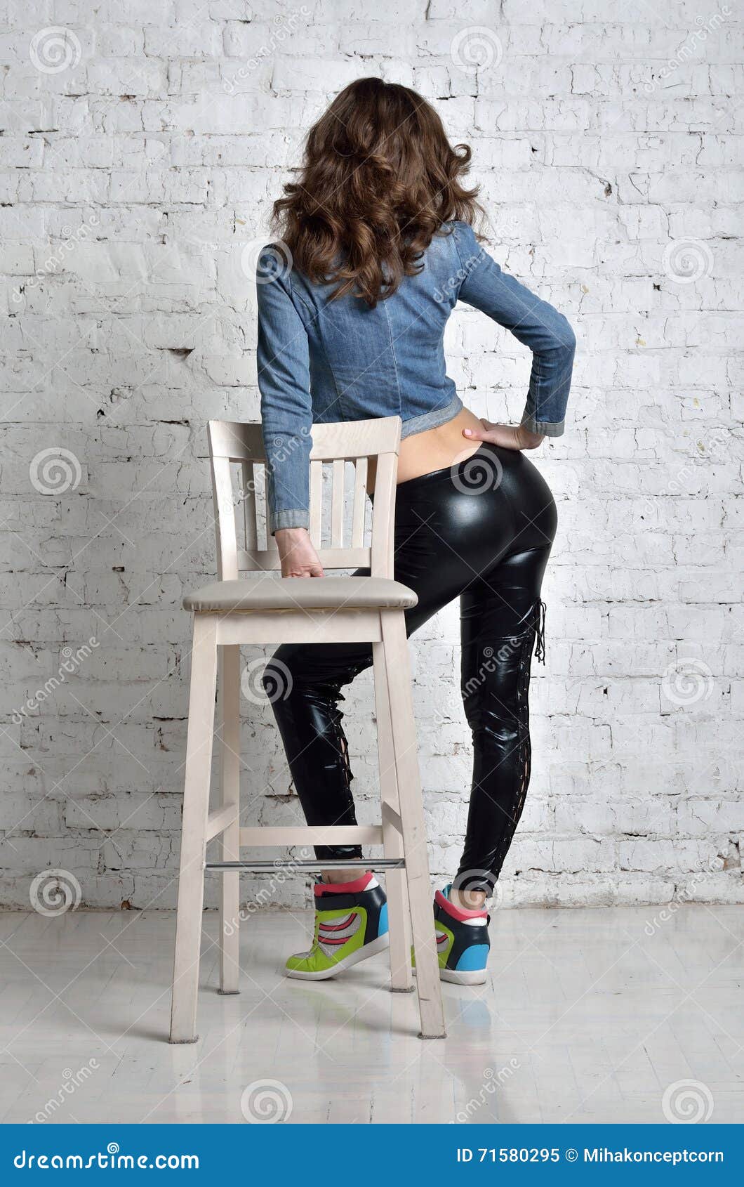Girls with big ass in tights Girls with big ass in tights