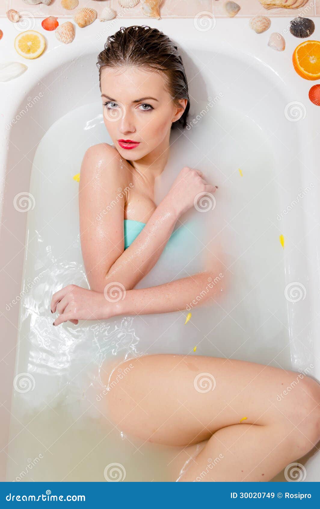 Sexy Older Woman Bath Time Pics 67