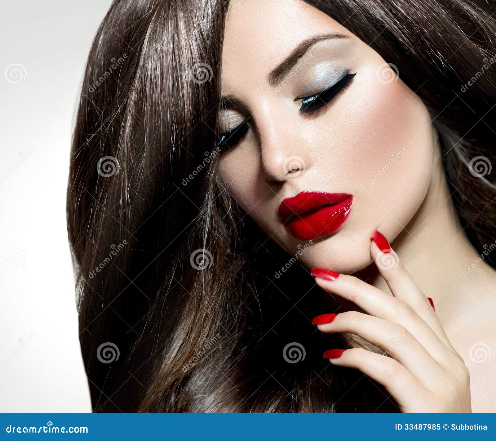 udobnost, izazov - Page 16 Sexy-beauty-girl-red-lips-nails-provocative-make-up-33487985