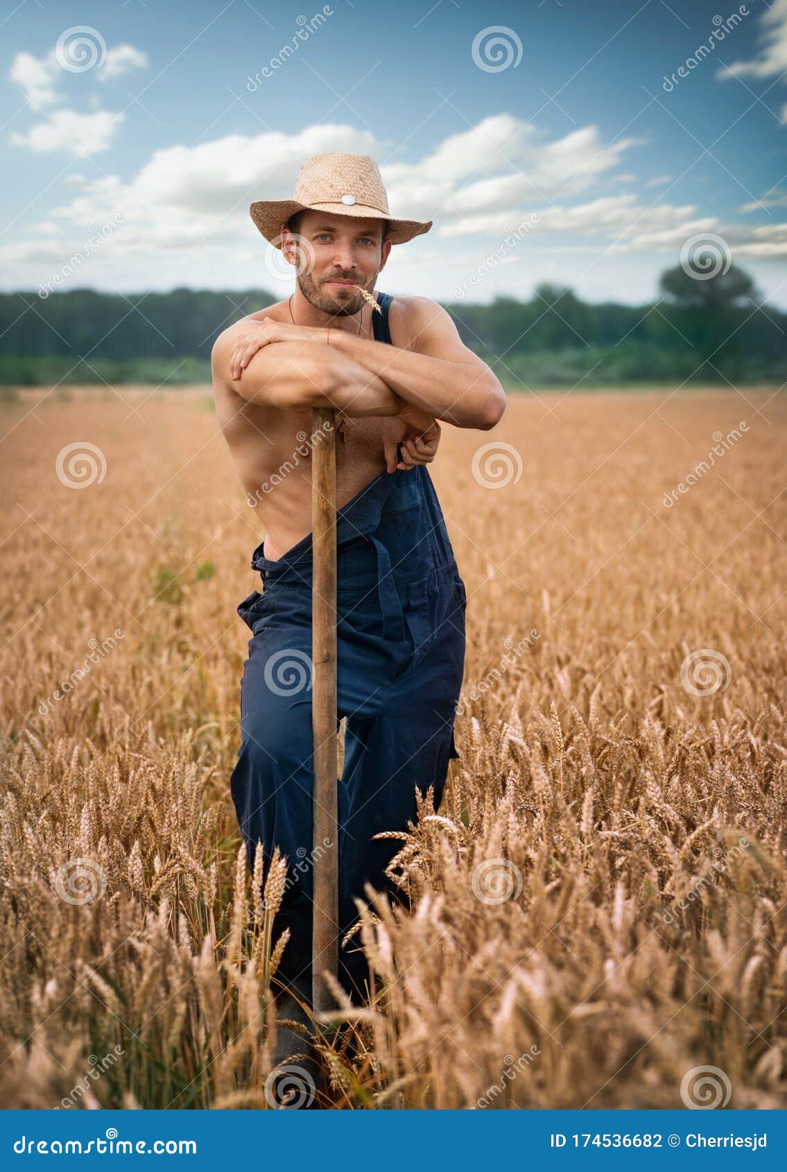 Sexy Boer Met Strohoed Stock Foto Image Of Gelukkig 174536682