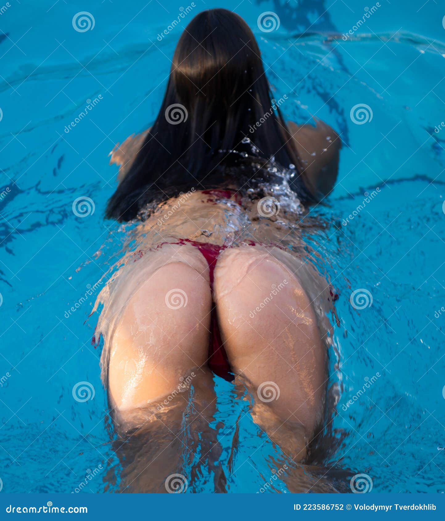 swimming ass girl 