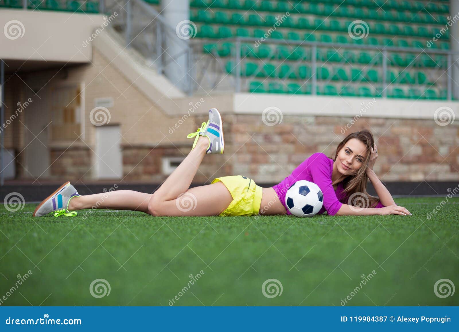 Cheerleaders on the Football Playground Editorial Stock Photo - Image of  competition, fitness: 129080908