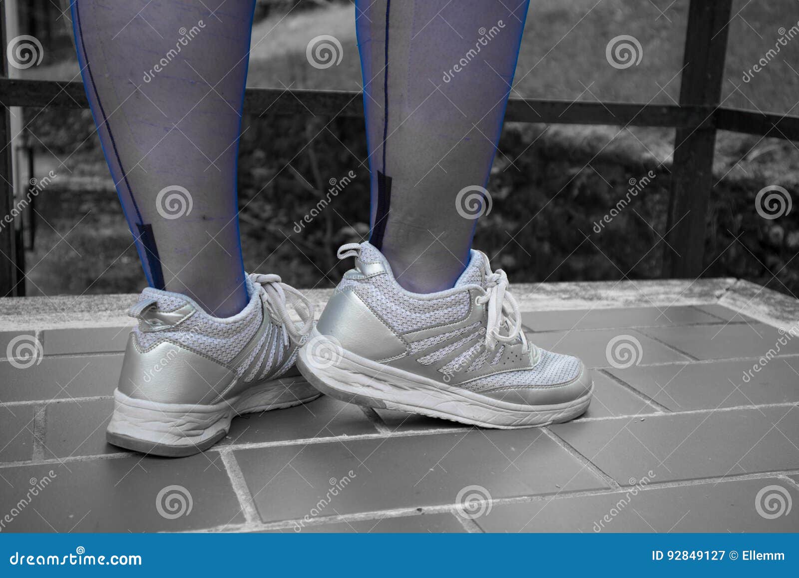 fully fashioned sneaker