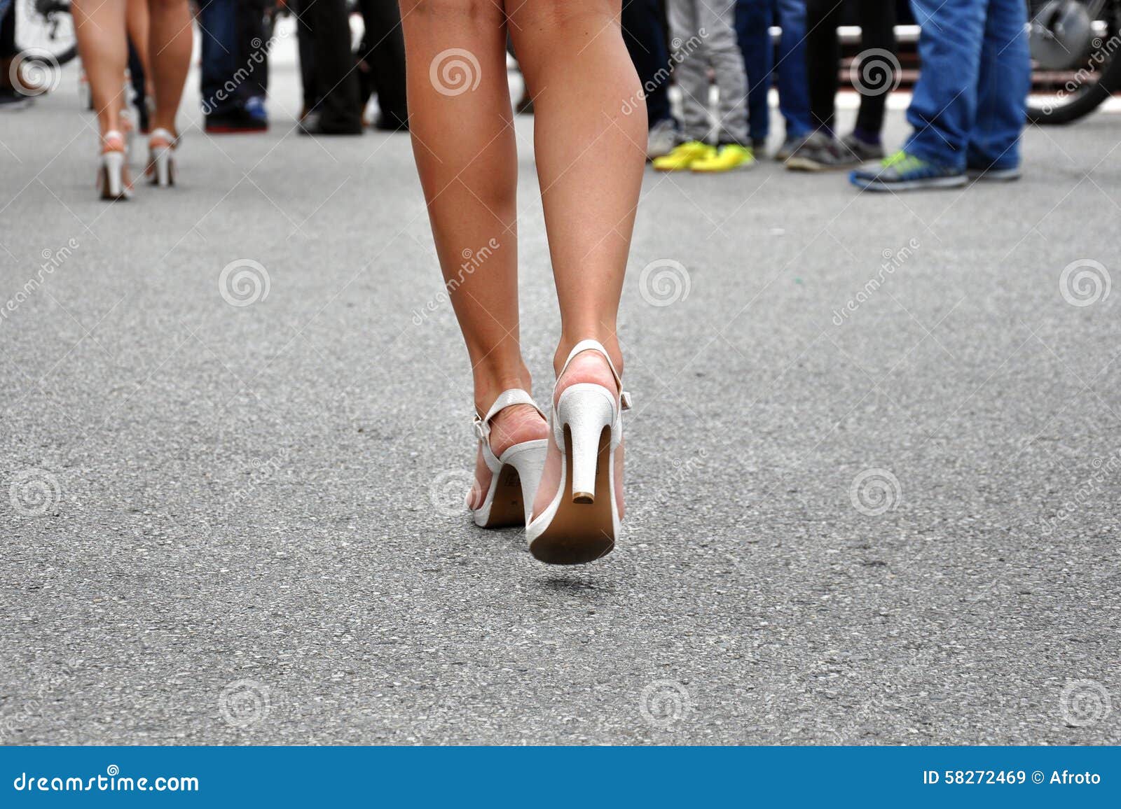 Top 135+ women wearing high heels - esthdonghoadian