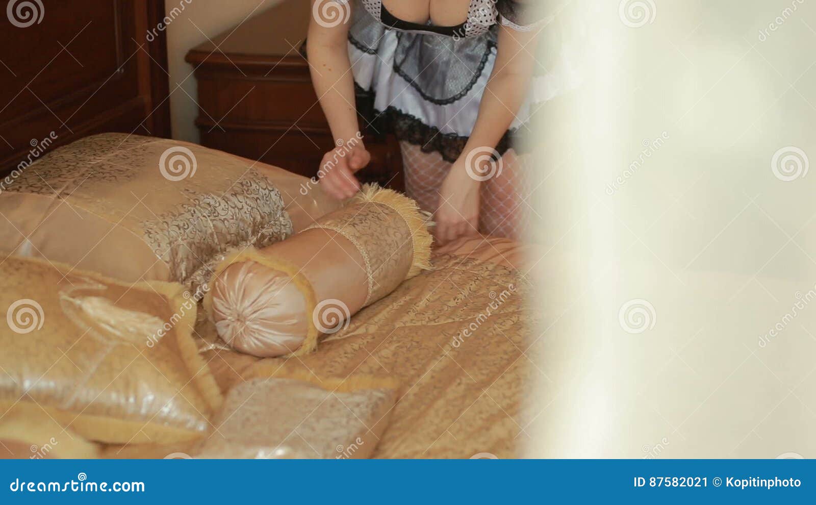 Maid Cleans The Bedroom In A Hotel Sex Toys Role Playing
