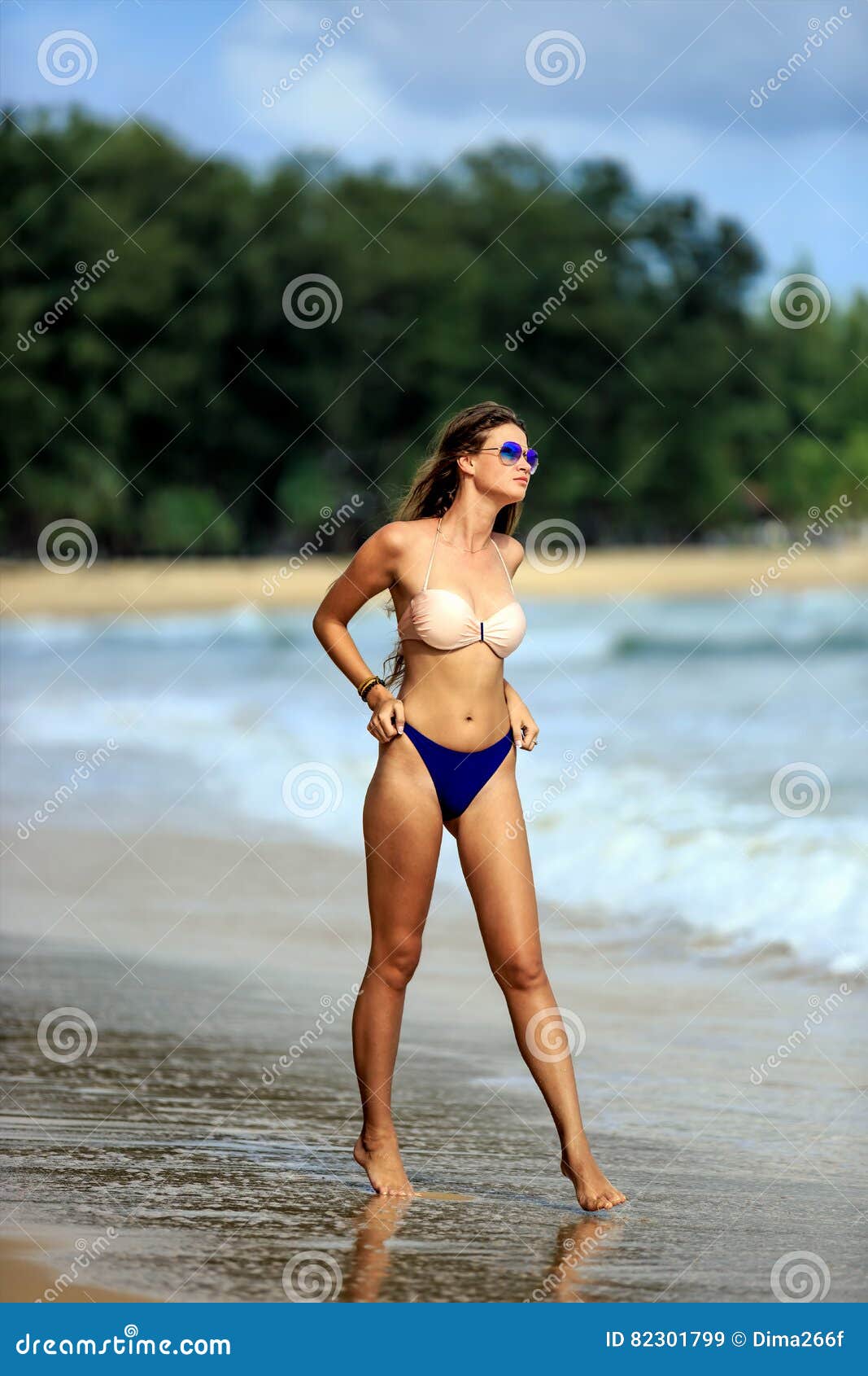 bikini model walk Figure