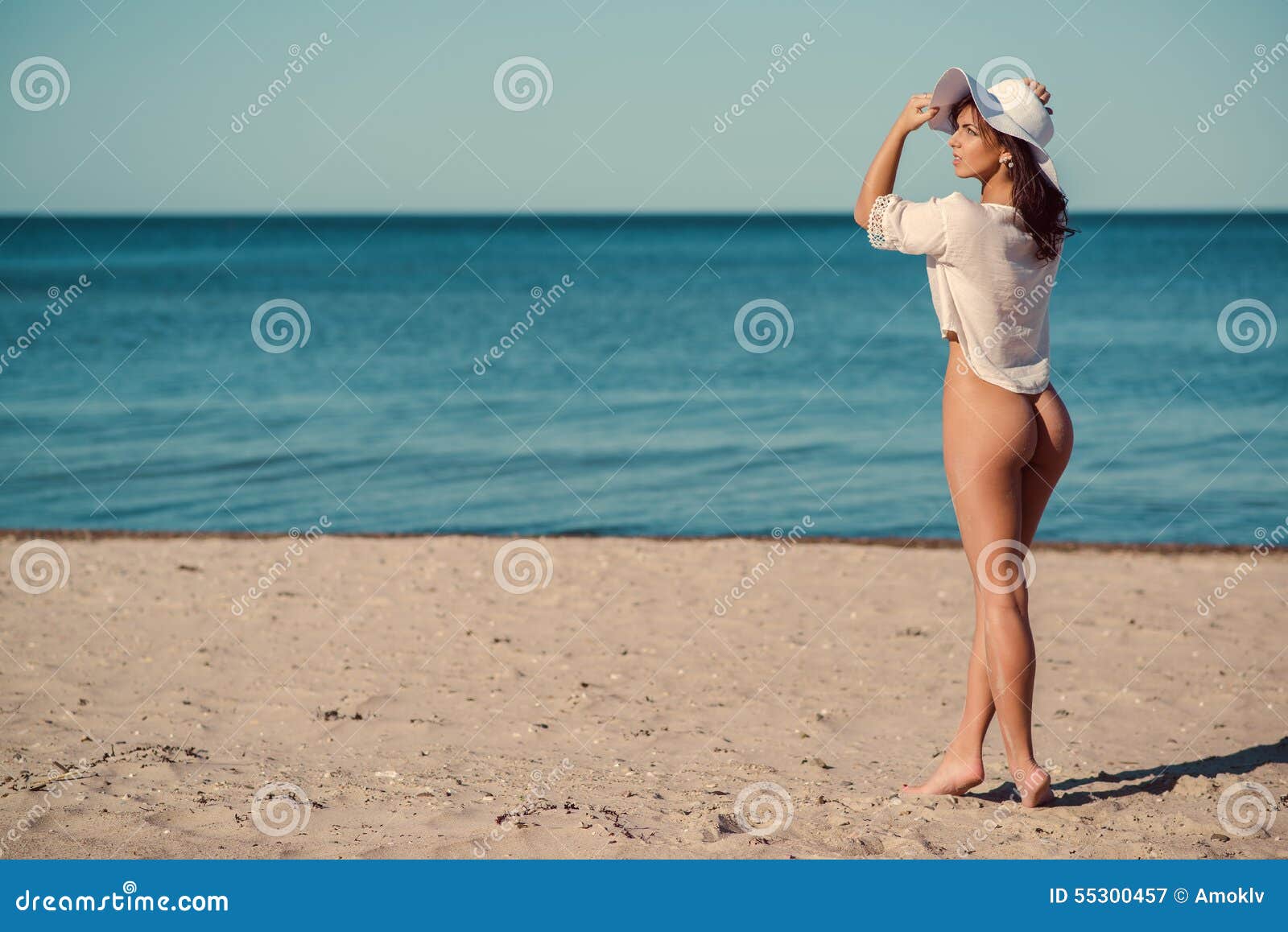 Sexy naked women beach