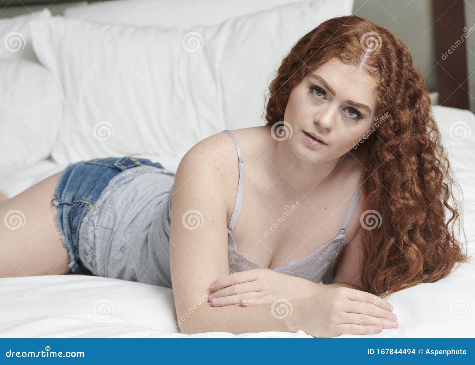 cute redhead pose hot nude photo