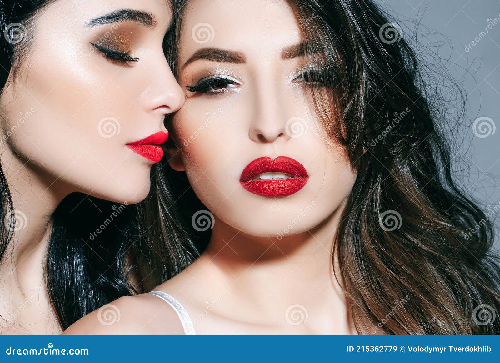 Sexy Sinnliche Frauen Mit Roten Lippen Lesbische Paar Kuss Lippen