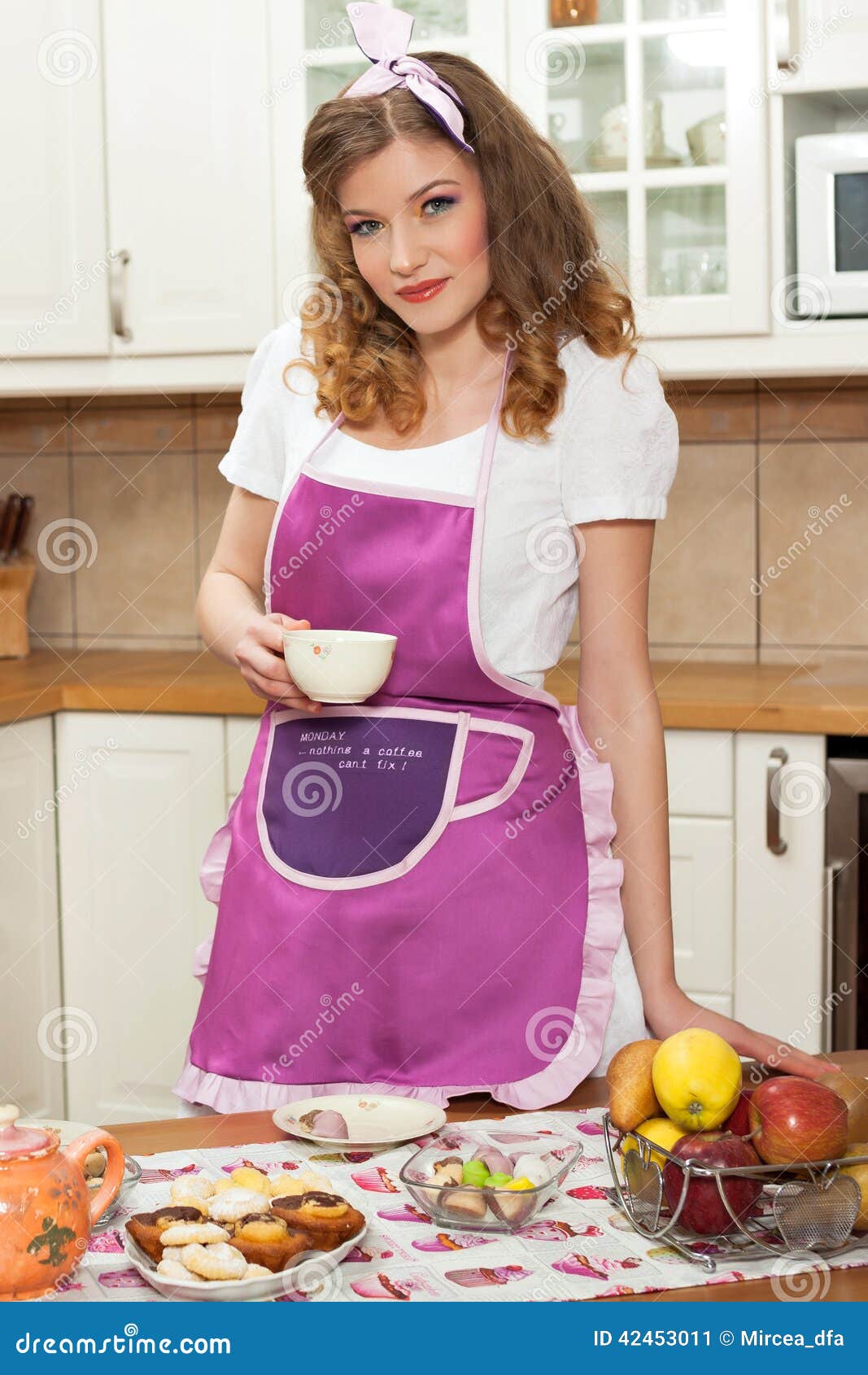 Woman In The Kitchen Stock Image Image Of Makeup La