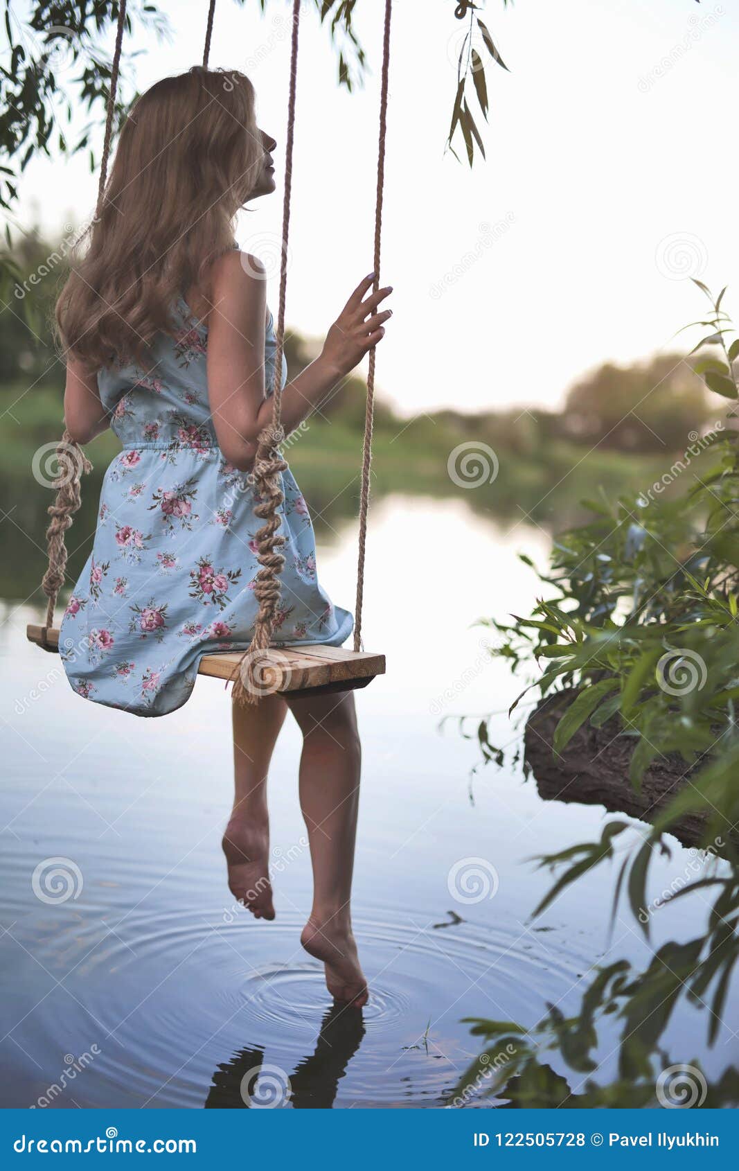 Free swinging Free swinging