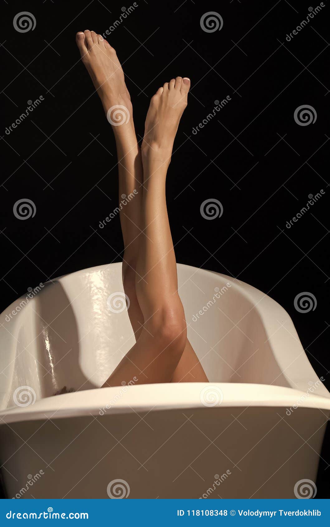 Naked Women In The Bath