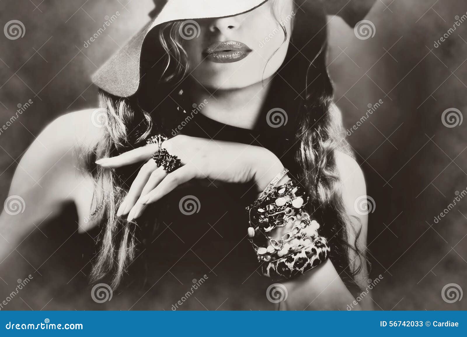 young pretty woman model lips makeup, vintage, retro hat and jewelry