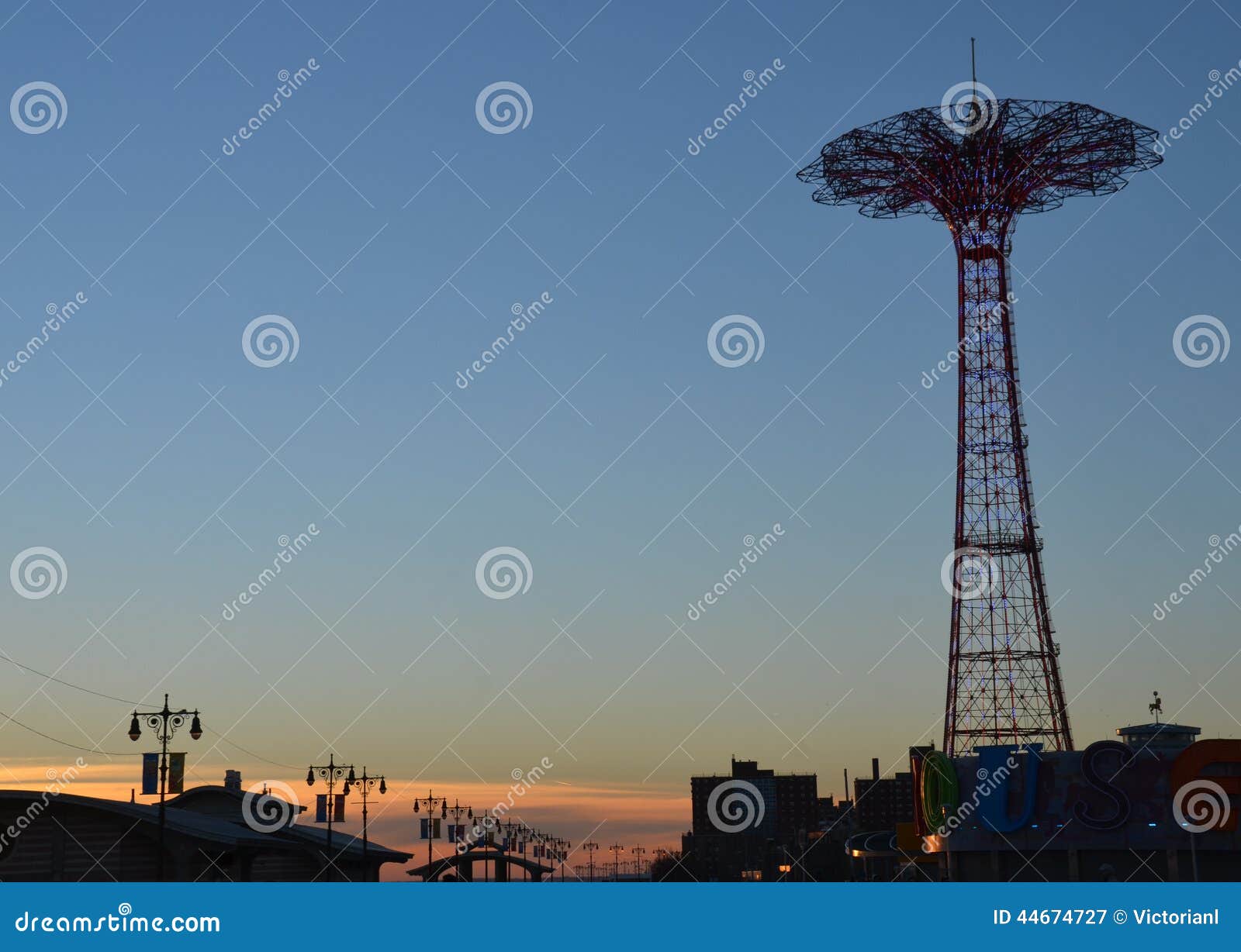 Señal famosa de Coney Island de Brooklyn, New York City, los E.E.U.U.
