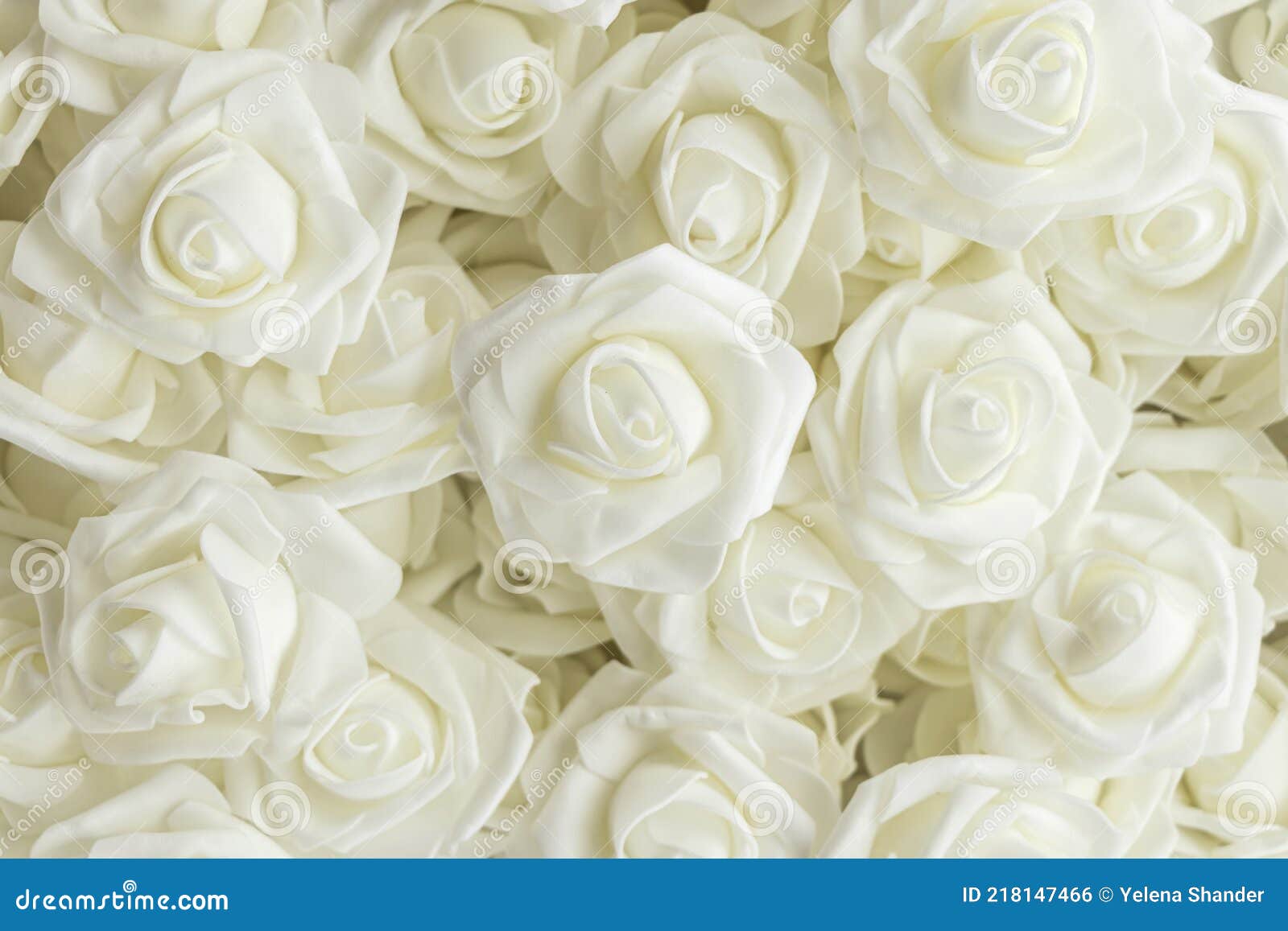 Sfondo Di Fiori Bianchi. Fiori Finti. Rose Bianche Artificiali Di  Foamirica. Fotografia Stock - Immagine di fiori, flora: 218147466