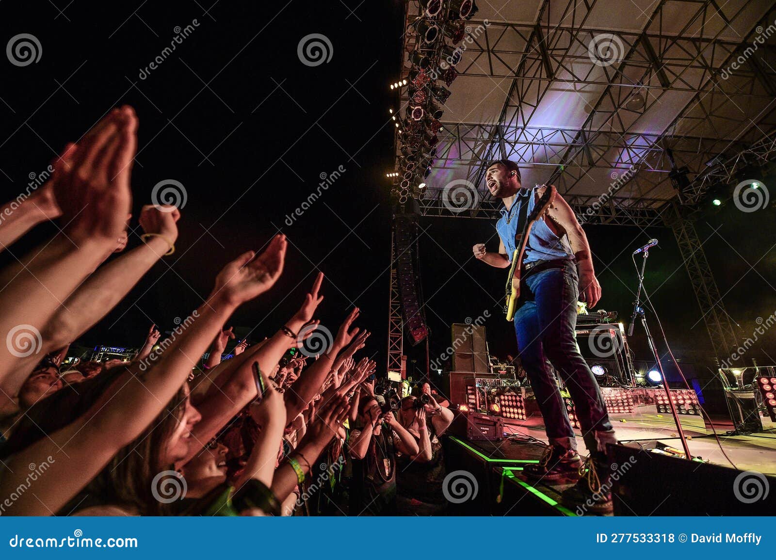 Bleachers in Concert at Shadow of the City Editorial Stock Photo
