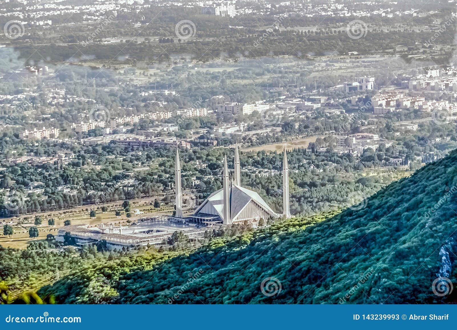 shah faisal mosque is the masjid in islamabad, pakistan. located on the foothills of margalla hills. the largest mosque  of