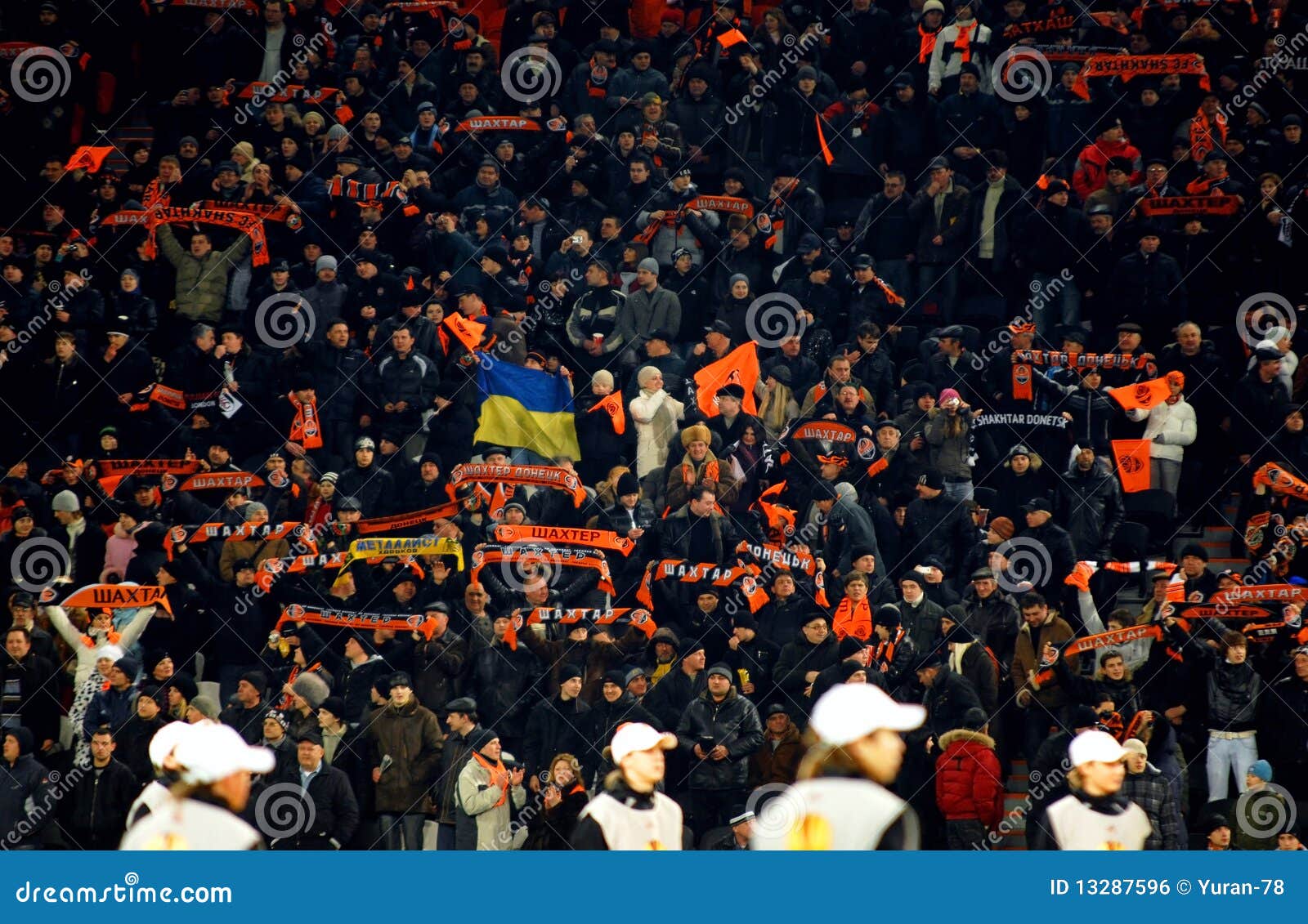 Shakhtar team supporters editorial photo. Image of green - 13287596