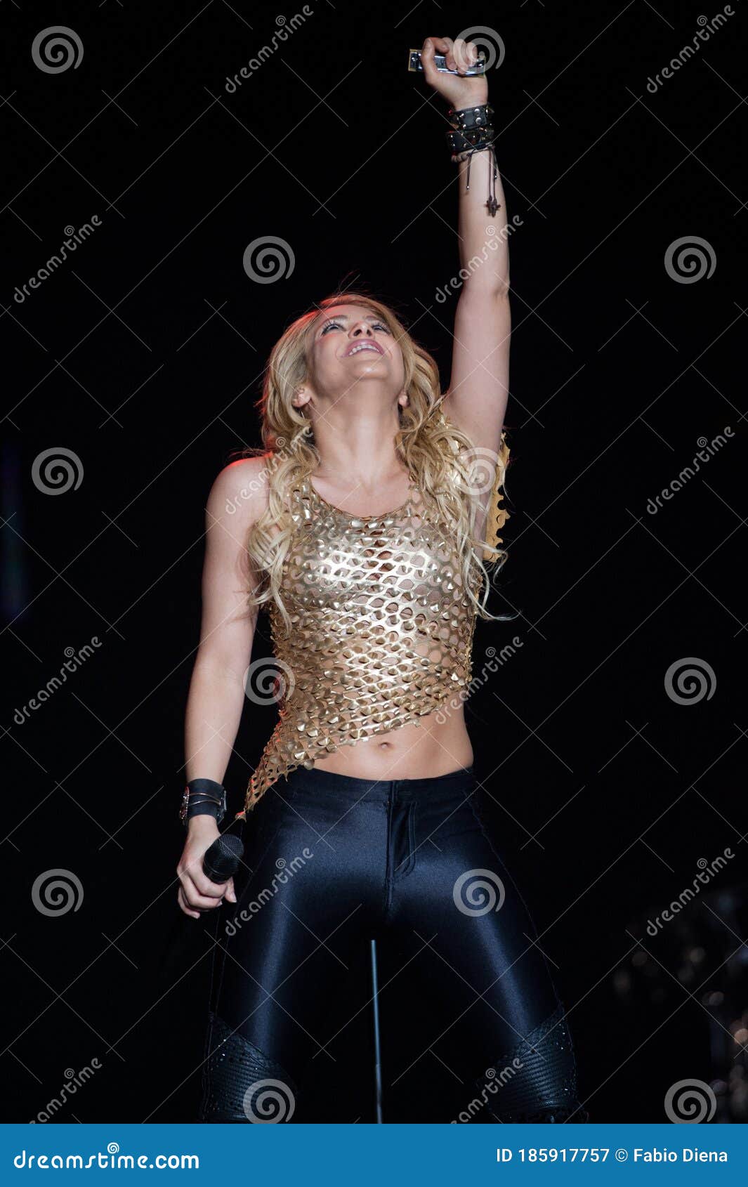 Shakira during the concert editorial photography. Image of live - 185917757