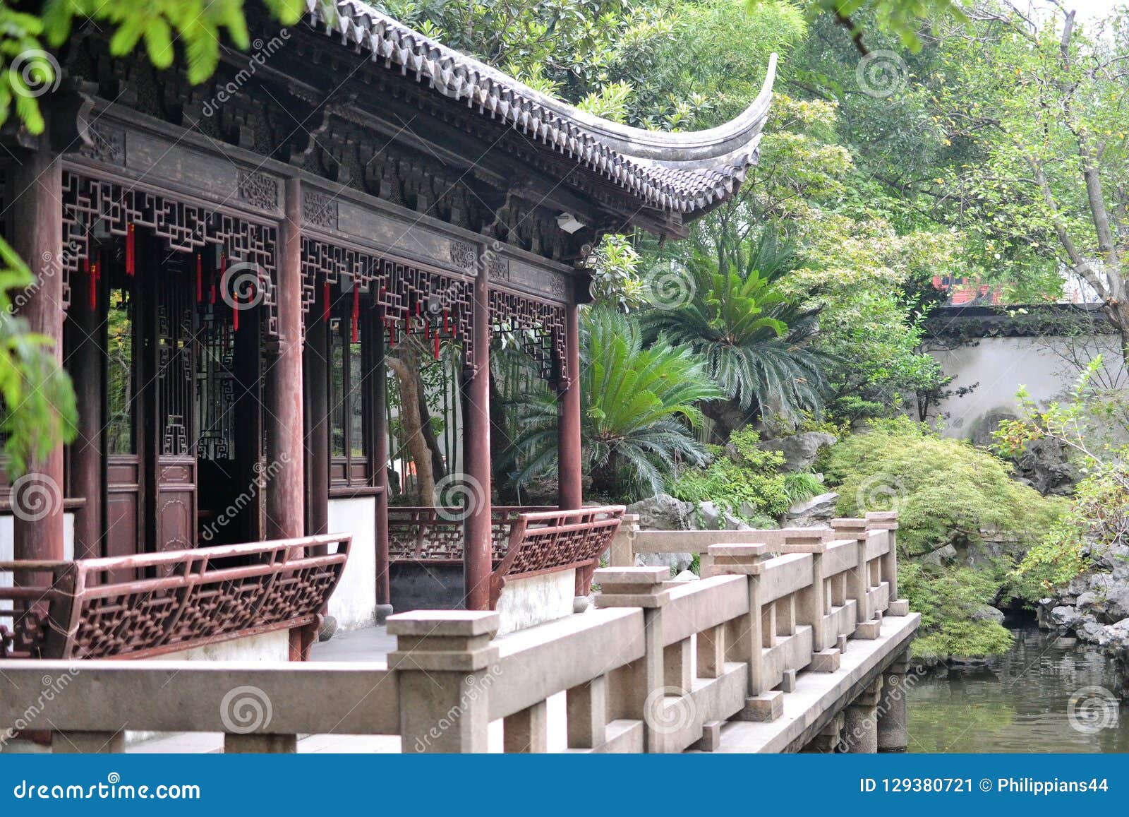 Shanghai Yuyuan Garden Historical Tradicional Chinese Garden In