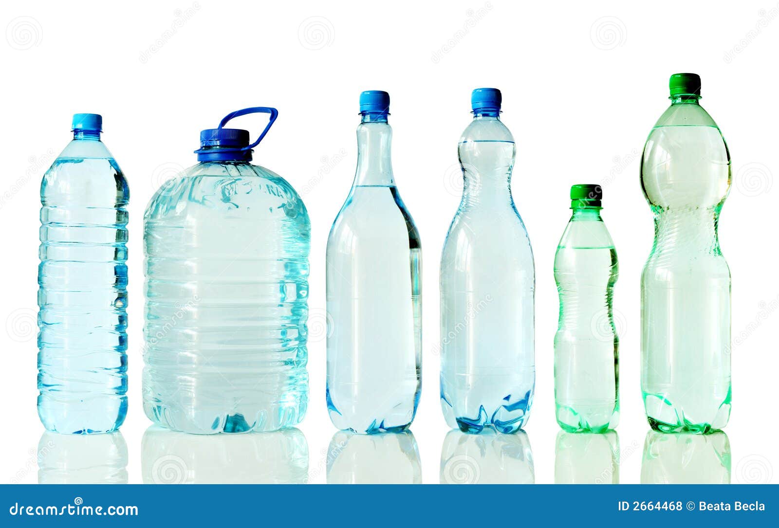 Вода в сосуде 270. Сосуд с водой. Бутылки разных форм. Вода в разных сосудах. Вода в сосудах разной формы.