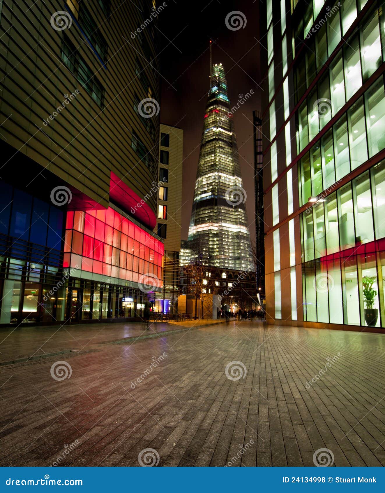 The Shard editorial stock photo. Image of triangle, apartment 24134998