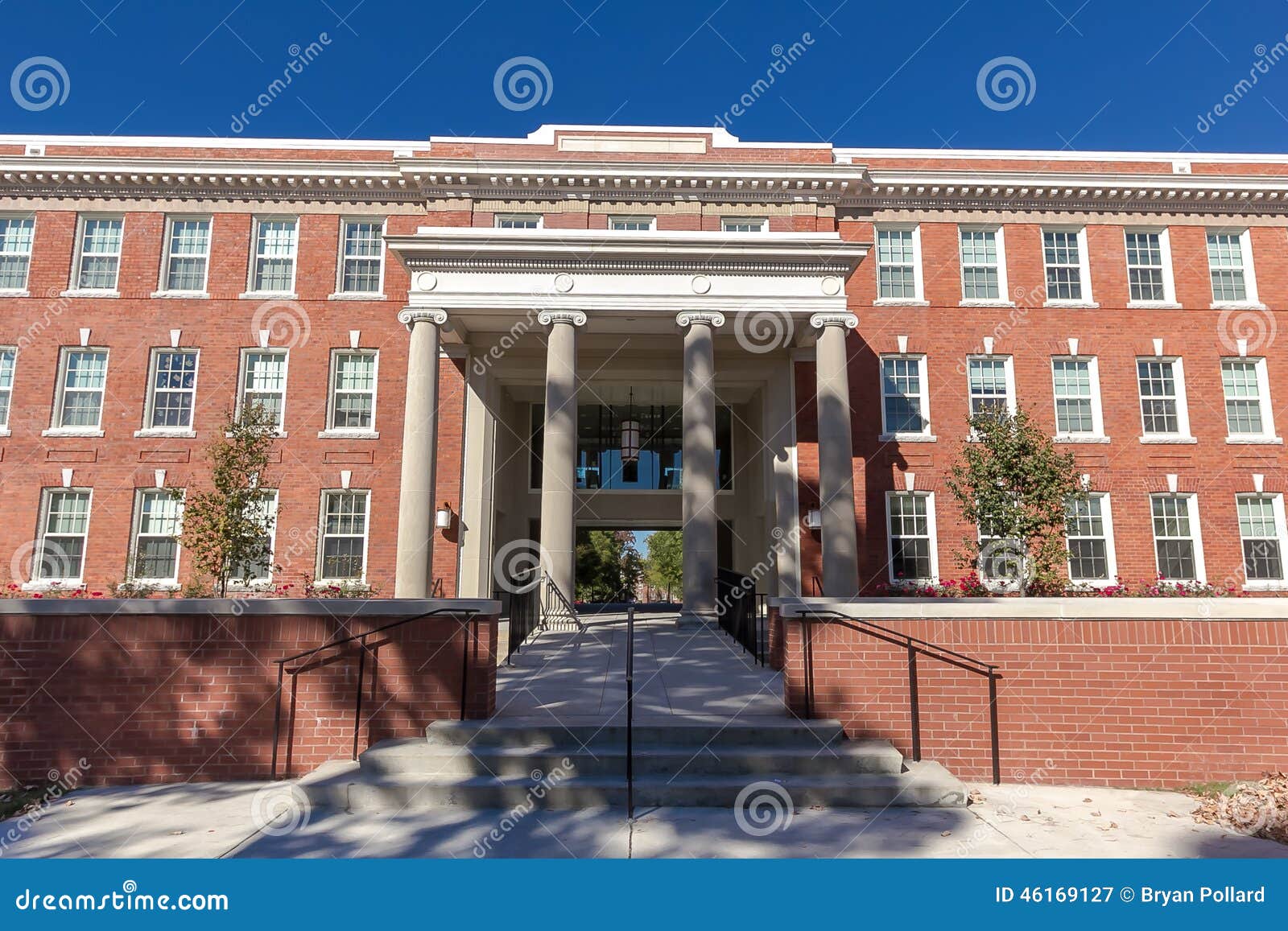 Shaw Hall em UNCG fotografia editorial. Imagem de escola 46169127