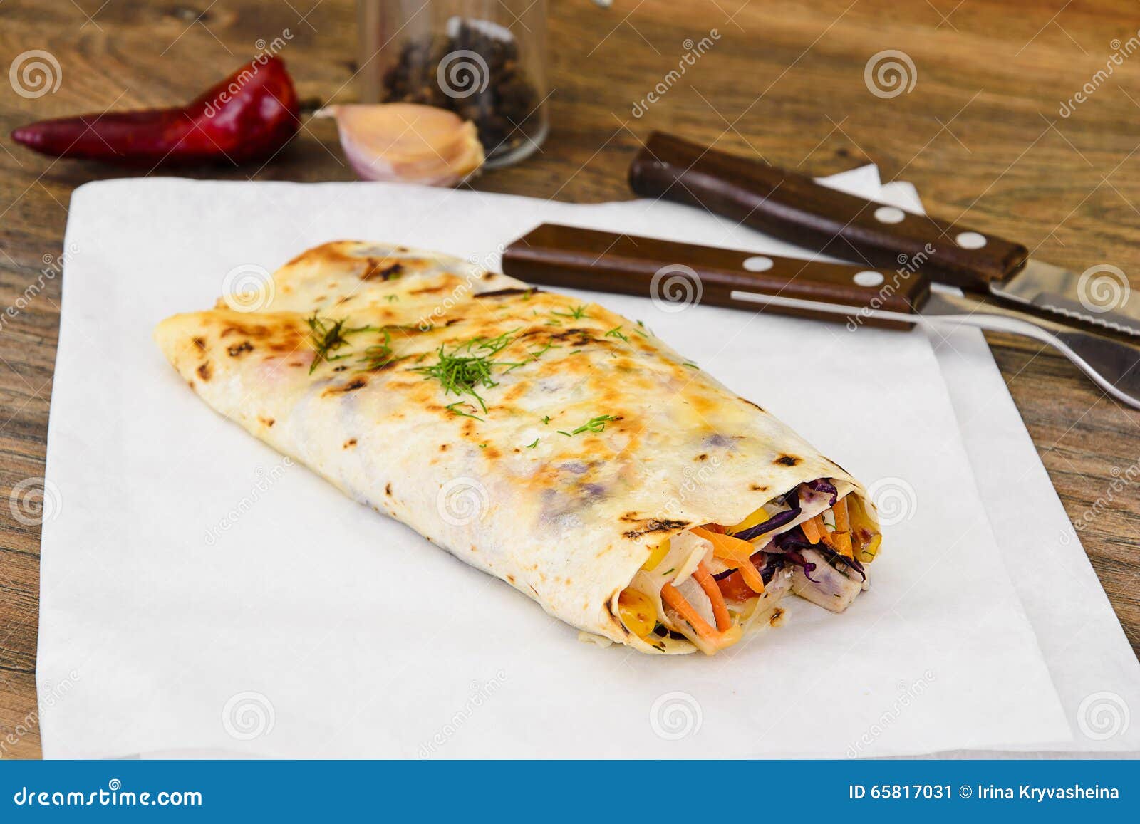 Shawarma Lavash Con Il Pollo E Le Verdure Immagine Stock Immagine di