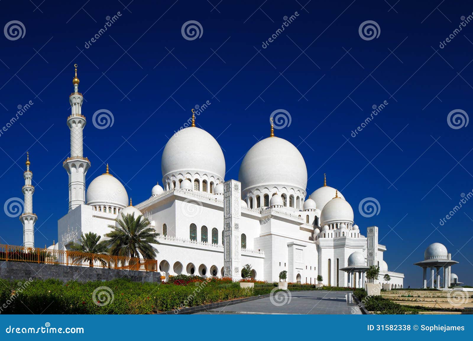 sheikh zayed grand mosque, abu dhabi is the largest in the uae