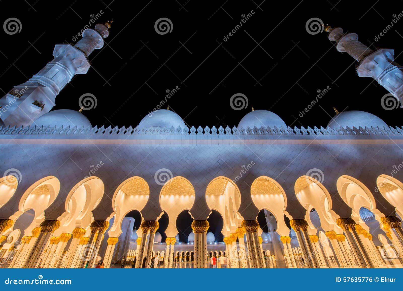the sheikh zayed mosque in abu dabi