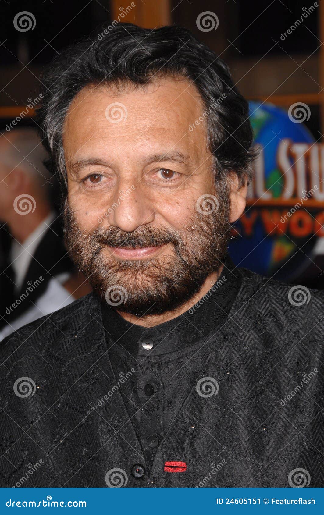 Direttore Shekhar Kapur alla première mondiale del suo nuovo film Elizabeth: L'età dell'oro agli studi universali, Hollywood. 2 ottobre 2007 Los Angeles, maschera di CA: Paul Smith/Featureflash