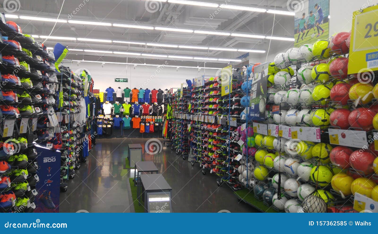 een keer Teken Van toepassing Shenzhen, China: Decathlon is Een Winkel Voor Sportartikelen Redactionele  Afbeelding - Image of wandelgalerij, sporten: 157362585