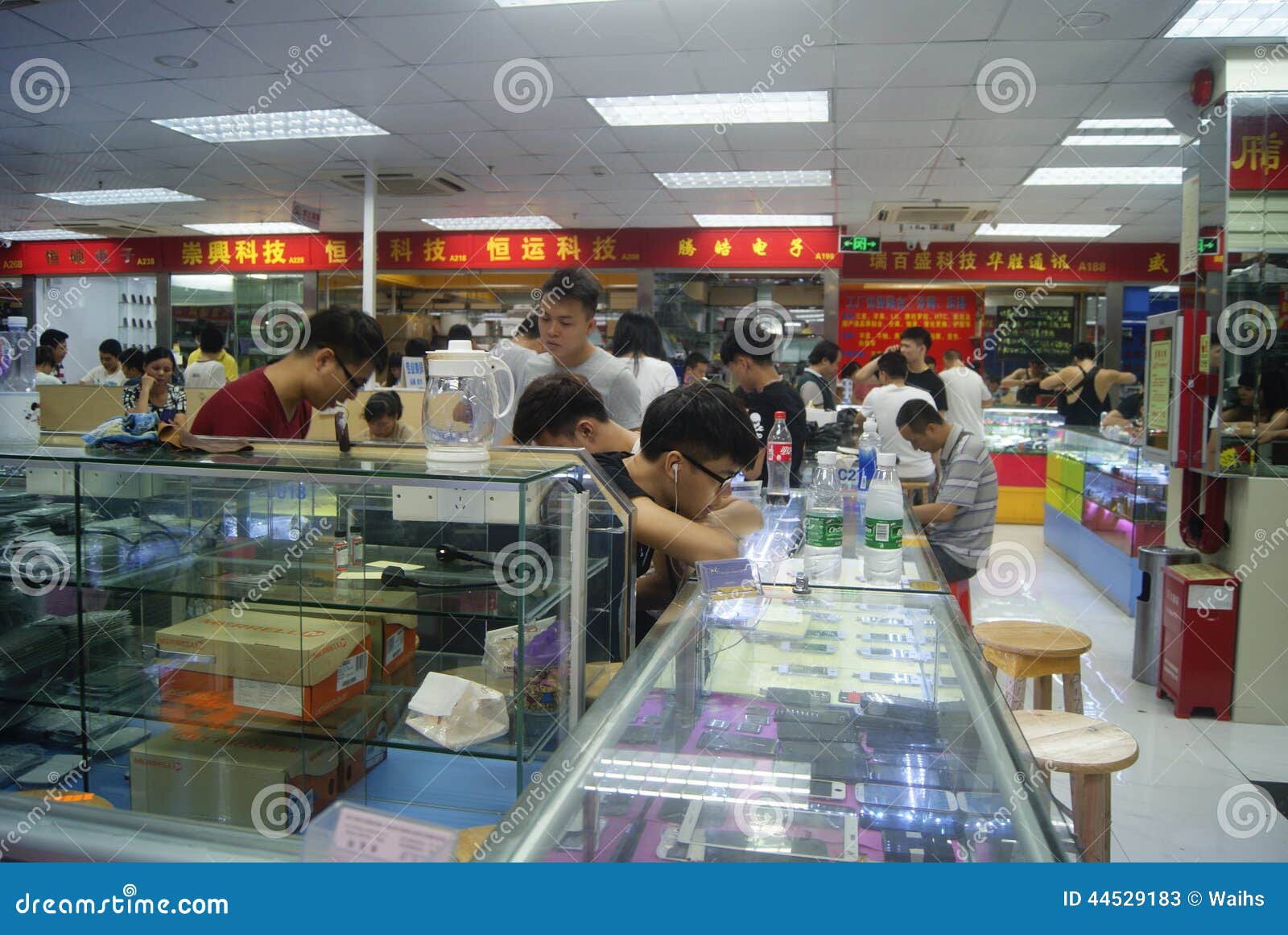 animation Mount Bank Pest Shenzhen, China: Mobile Phone Accessories Stores Editorial Stock Photo -  Image of customers, shennan: 44529183