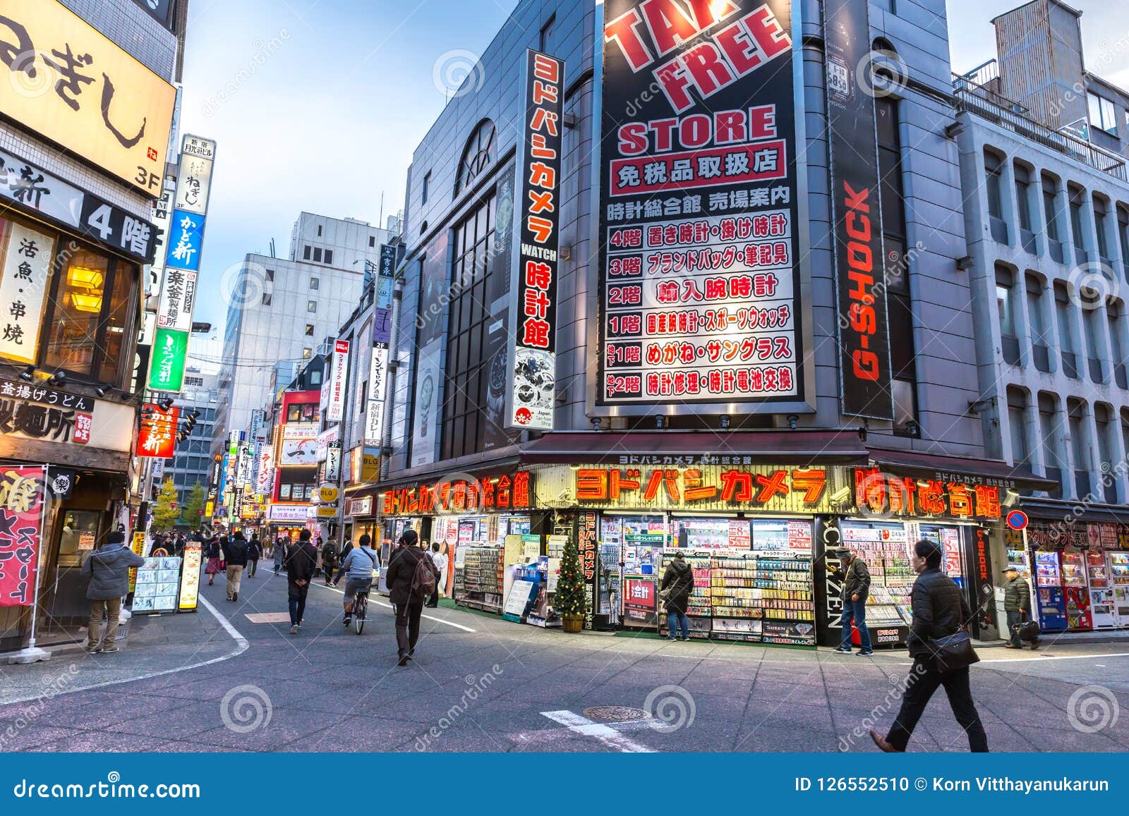 shinjuku tourist shopping