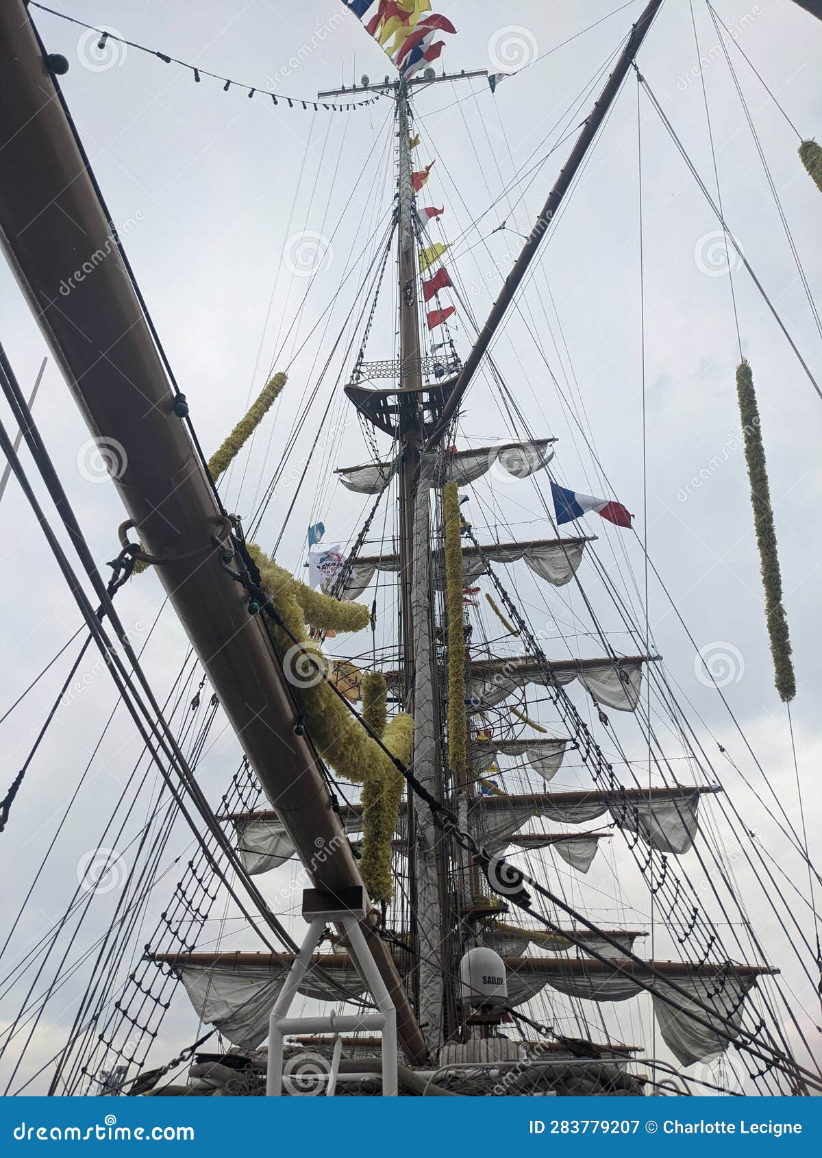 Armada - Version Non Censurée Par Youtube