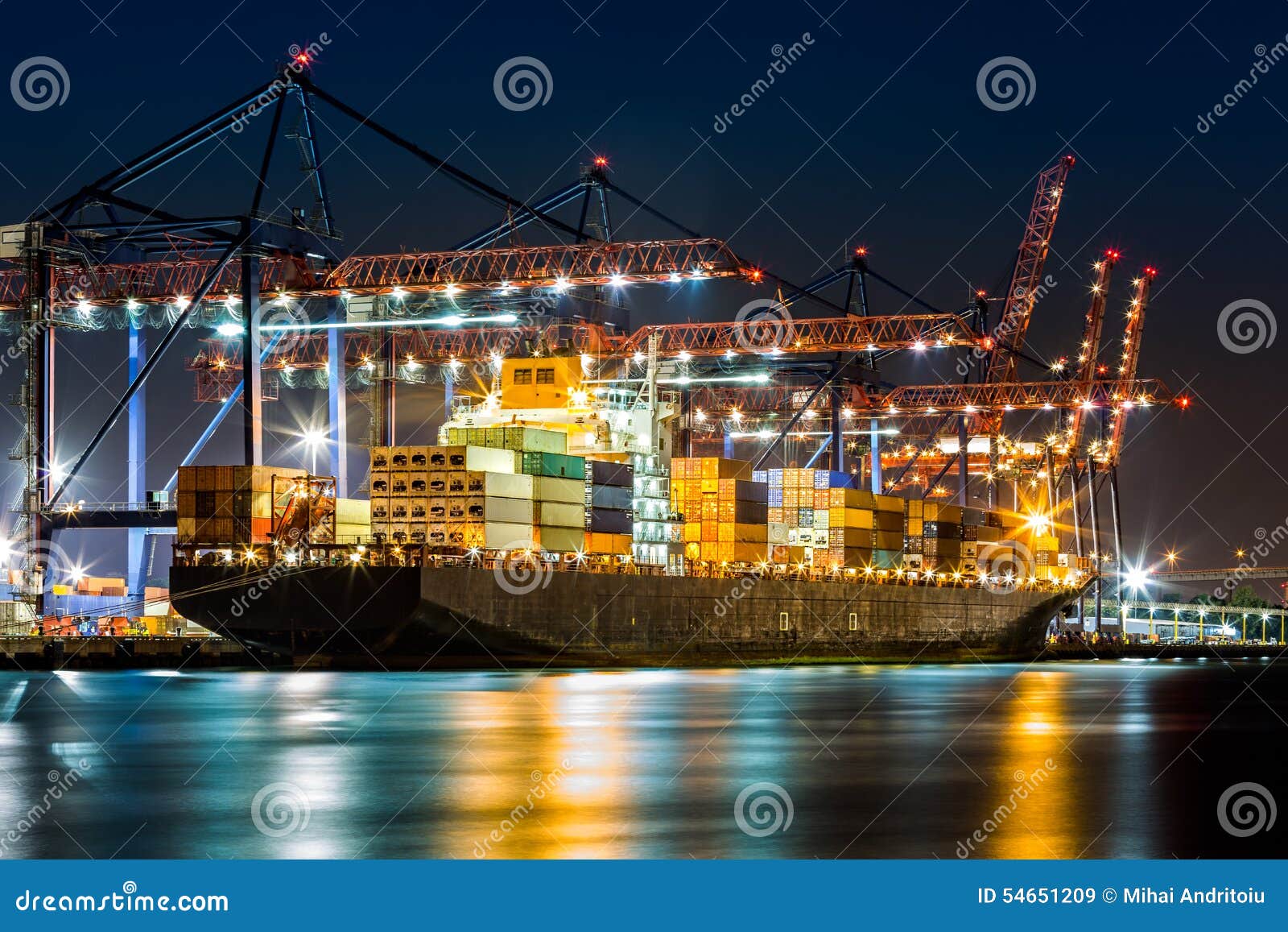 ship loaded in new york container terminal