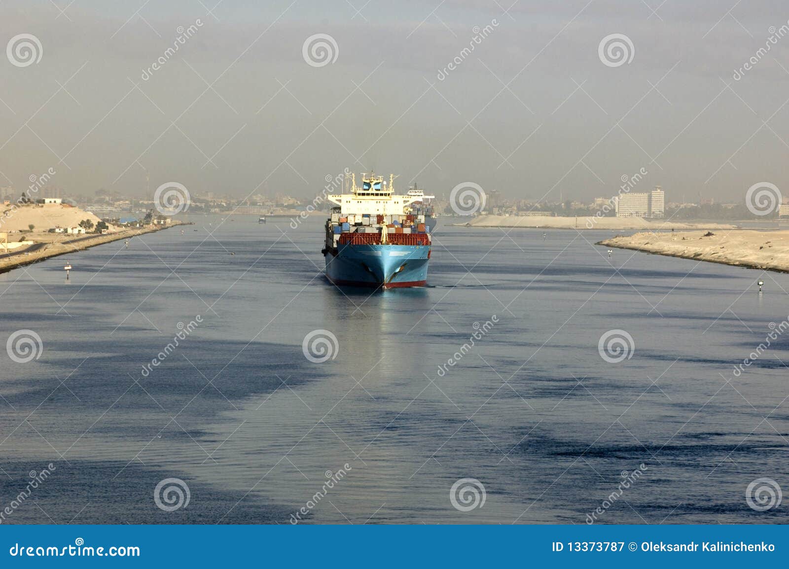 ship passing through the suez canal