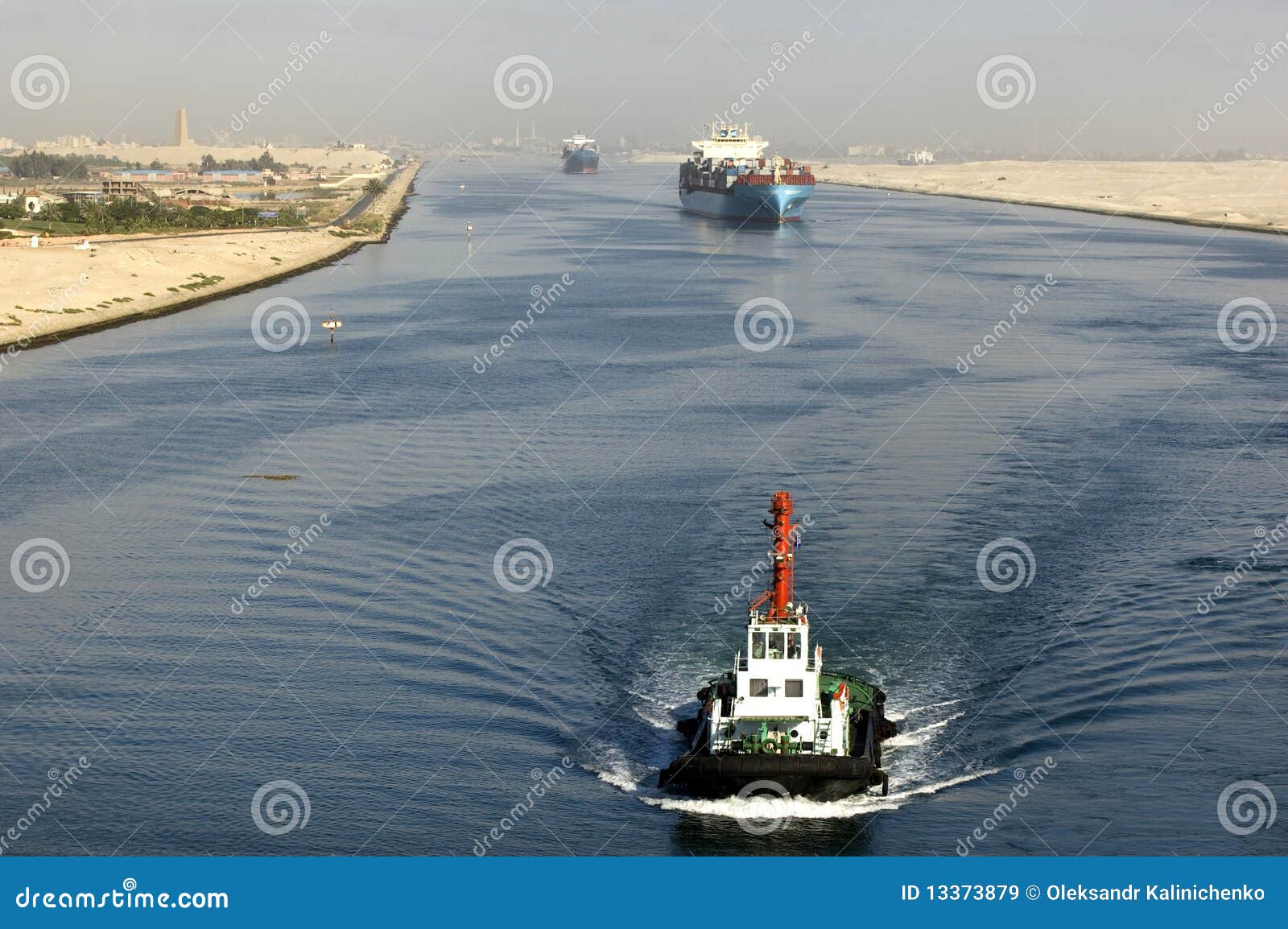 ship passing through the suez canal