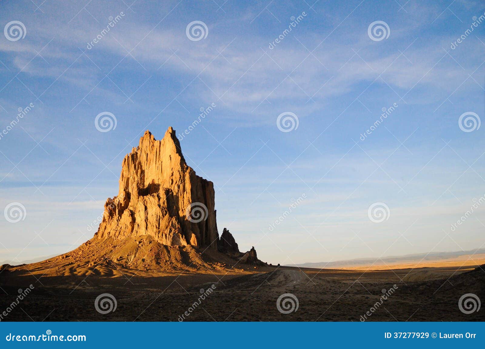 Shiprock, New México imagen de archivo. Imagen de yermo 37277929