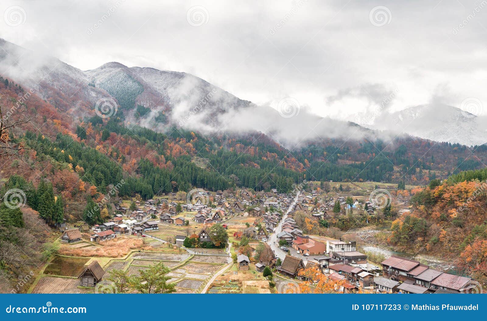 shirakawa gÃÂ vantage point at autumn japan