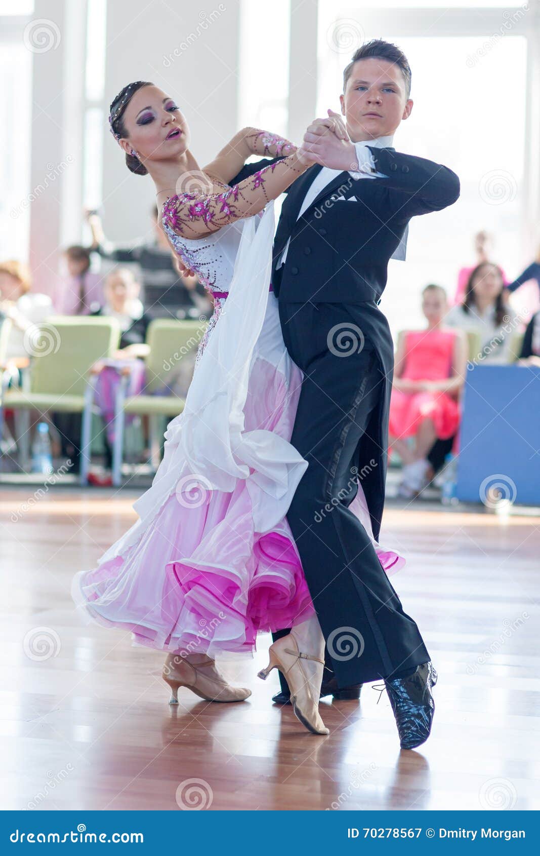 Shkinderov Vladislav e programma di norma di Belisova Polina Perform Youth-2. Â€ di Minsk, Bielorussia “3 aprile 2016: Shkinderov Vladislav ed il programma standard di Belisova Polina Perform Youth-2 sul campionato Kinezis di IDSA Star il â€ “2016 della tazza del 3 aprile 2016 a Minsk, Repubblica Bielorussa