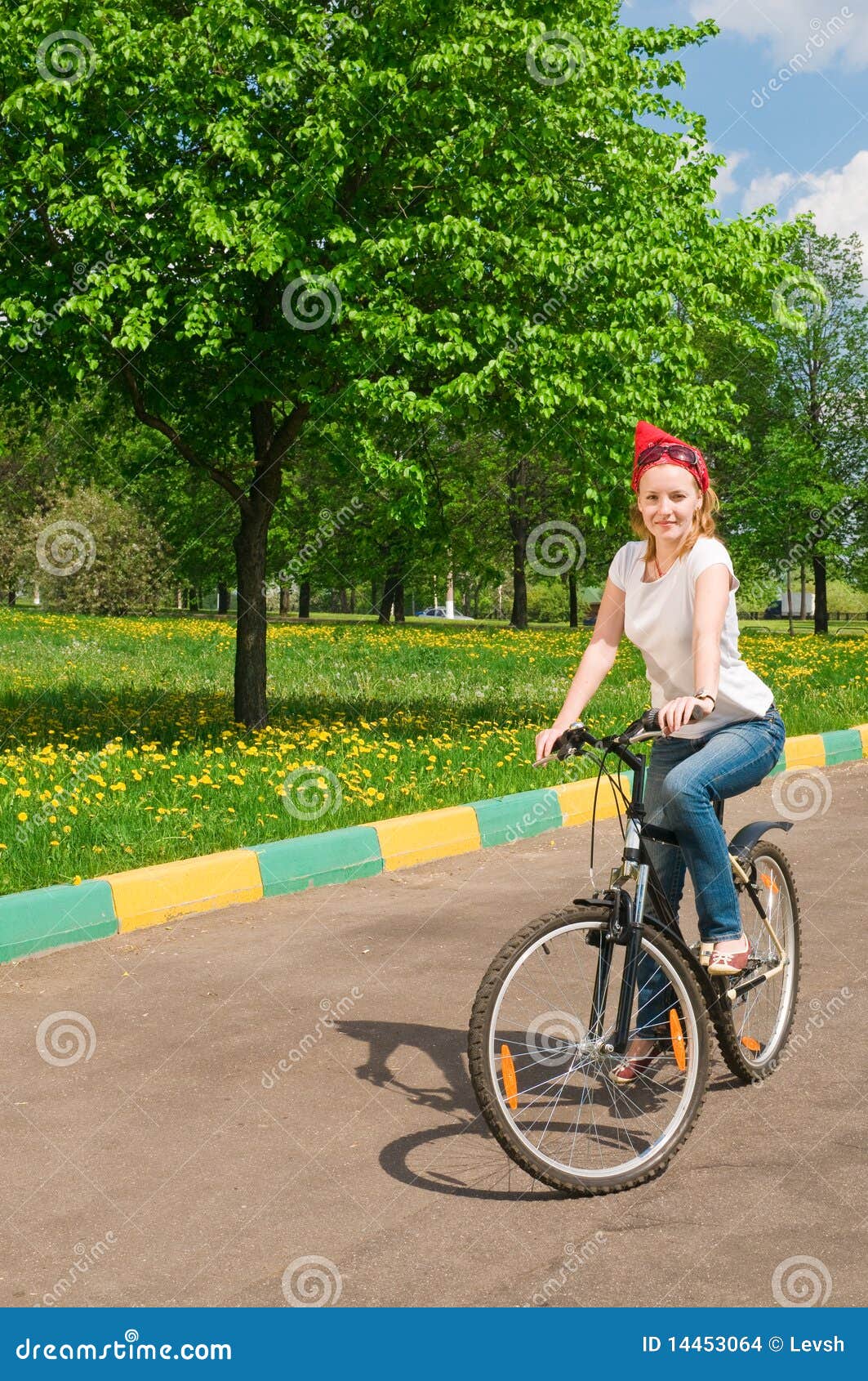 Shoot Of Young Woman With Bicycle Stock Photo - Image of rest, bike