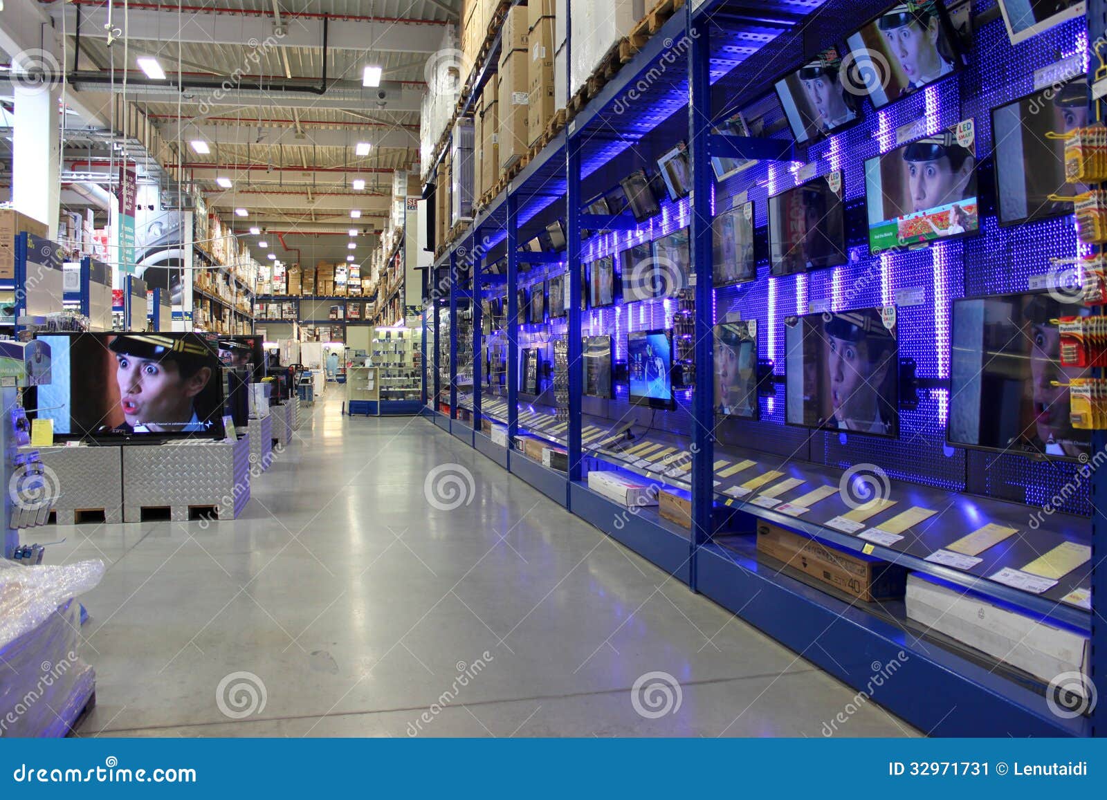 Shop TVs editorial photo. Image of consumer, market, movie 32971731