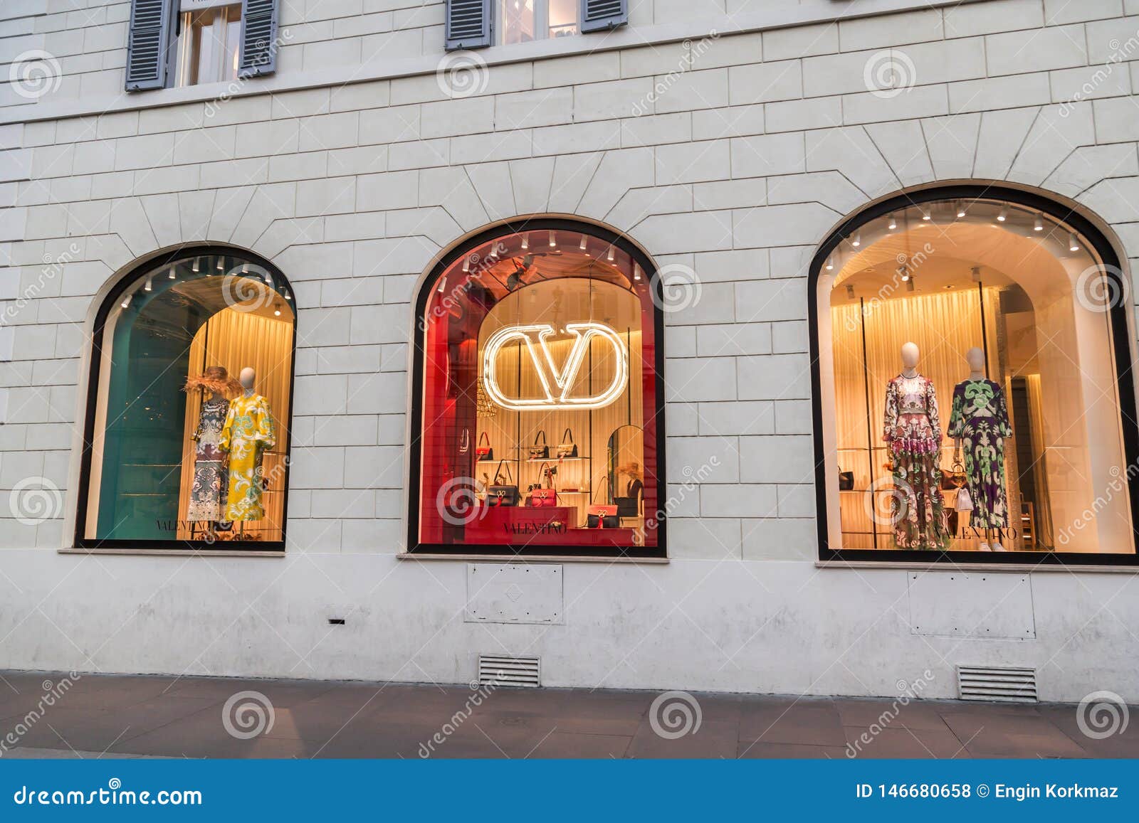 Shop Window of Bags Store Stock Photo - Image of detail, 146680658