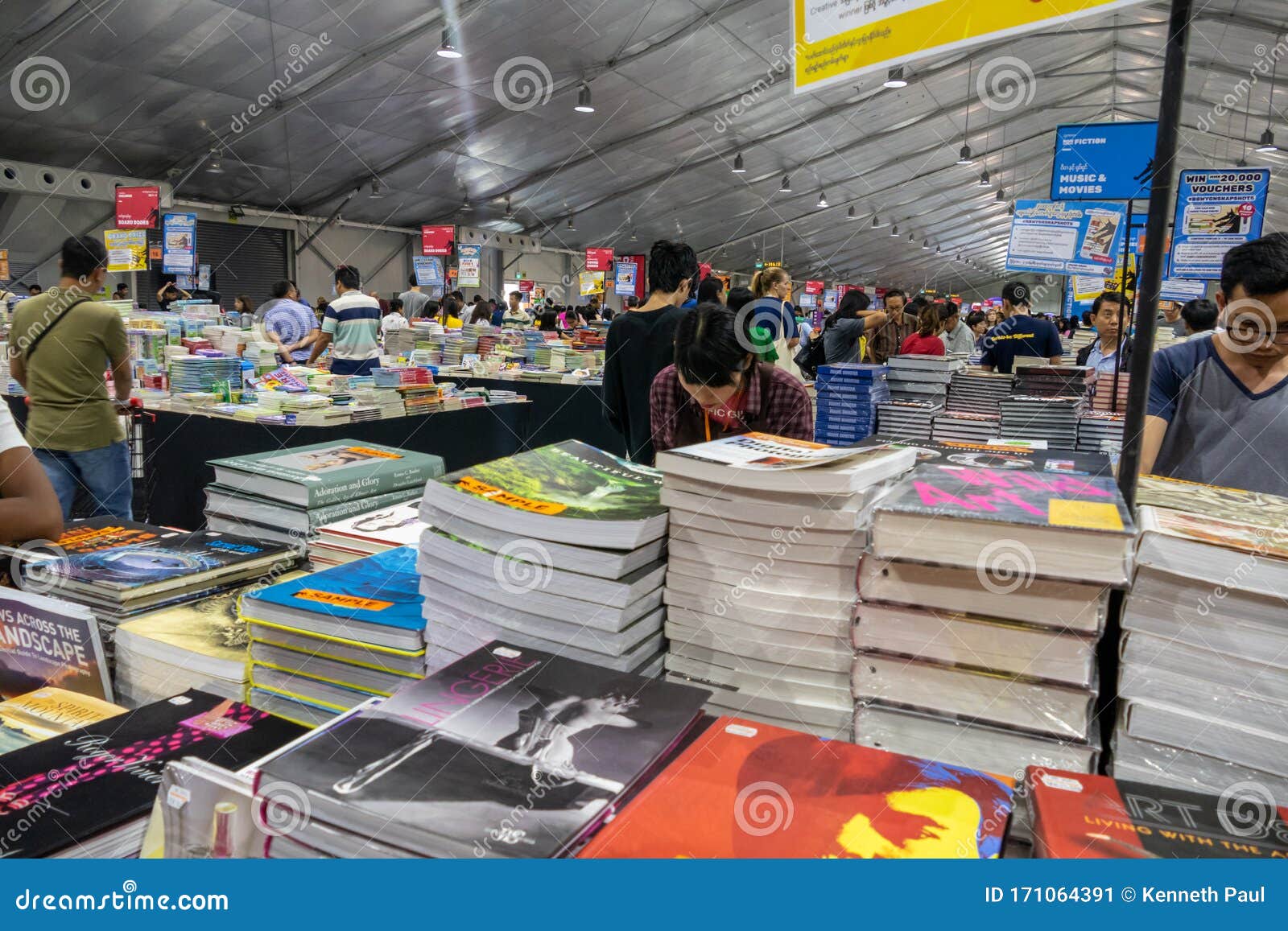 Shoppers At Big Bad Wolf Book Fair In Yangon The World S Biggest Book Sale Editorial Photo Image Of Exposition Asia 171064391