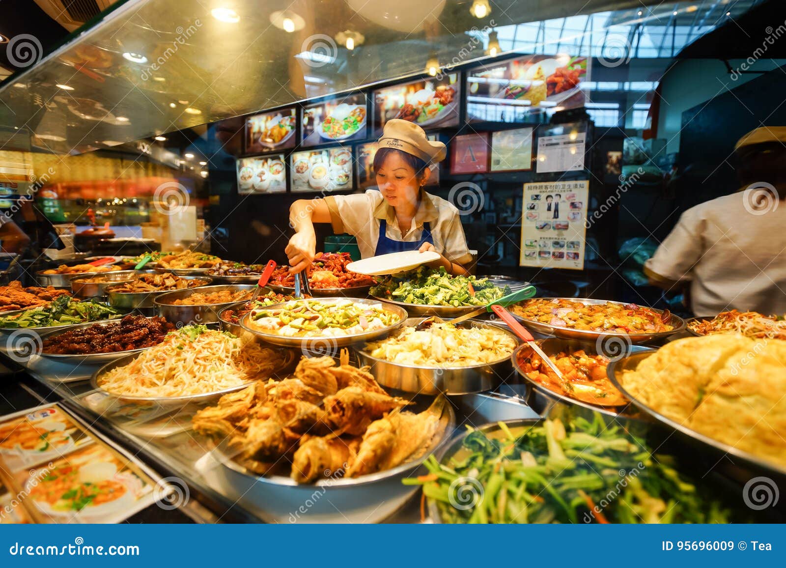 The Shoppes at Marina Bay Sands Editorial Stock Image - Image of meal,  marina: 95696009