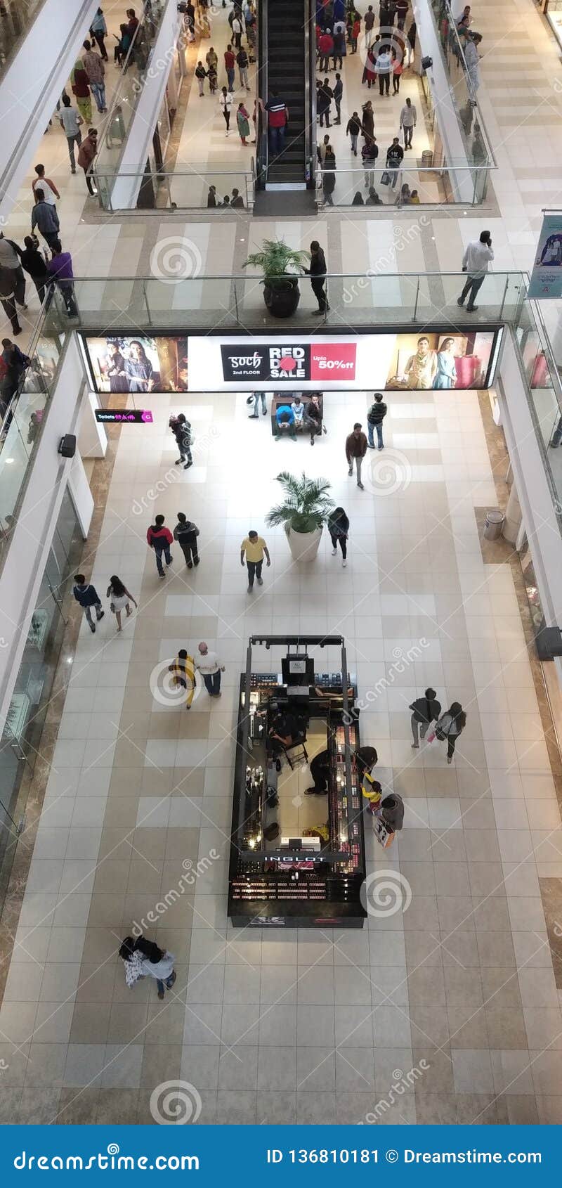 Shopping..... editorial photo. Image of enjoy, ahmedabad - 136810181