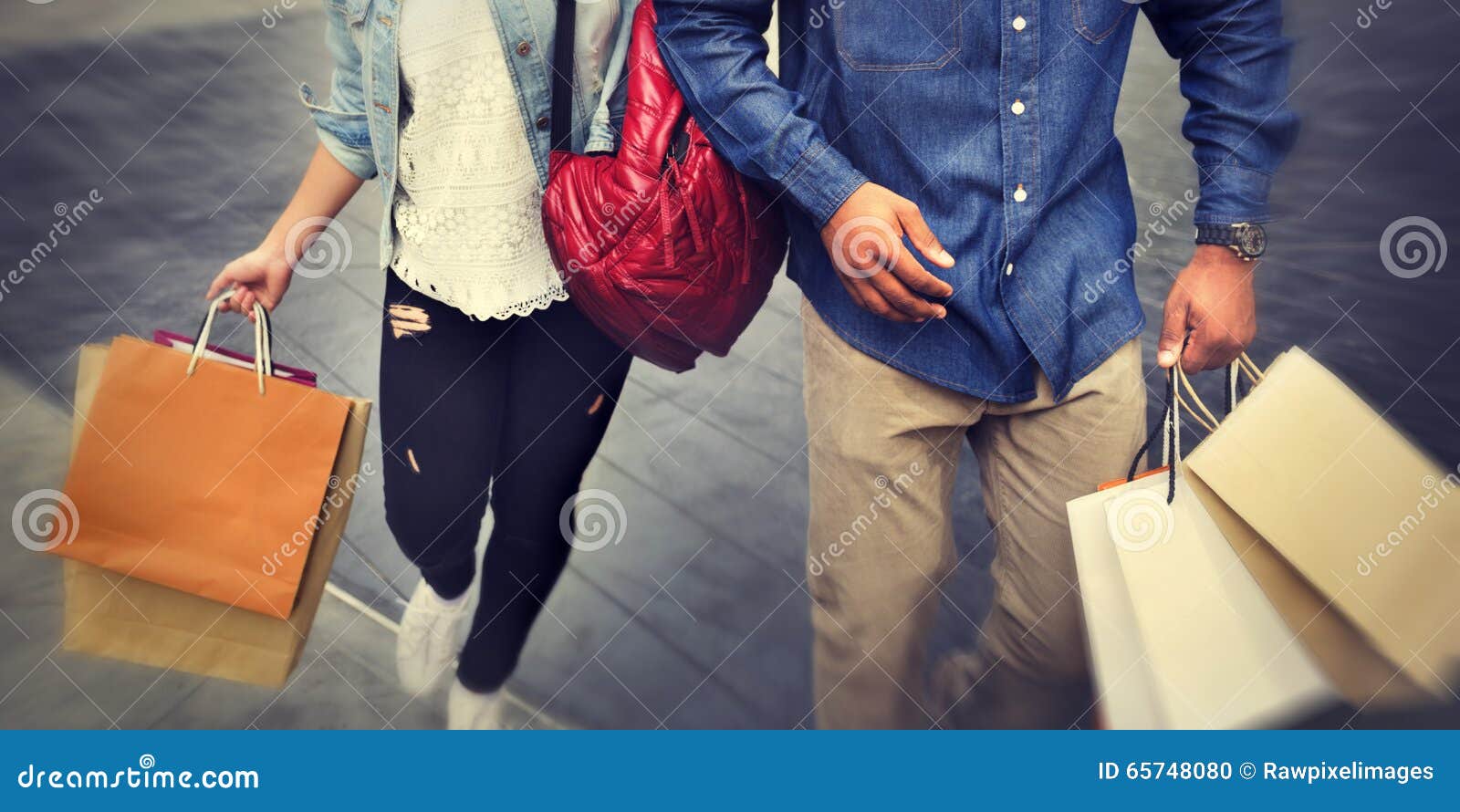 shopping couple capitalism enjoying romance spending concept
