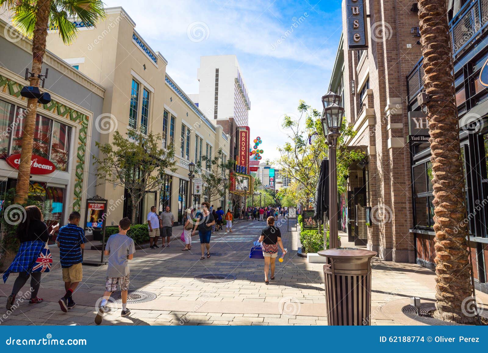 Shopping in Las Vegas editorial stock image. Image of shoppers - 62188774