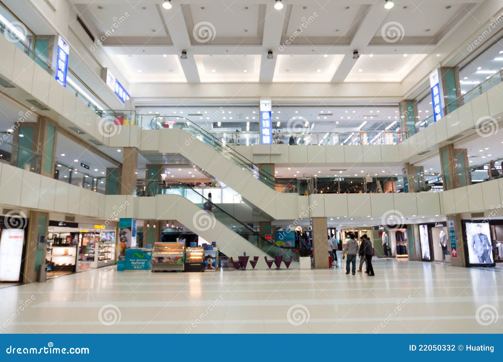 Shopping mall interior and crowd hi-res stock photography and images - Alamy